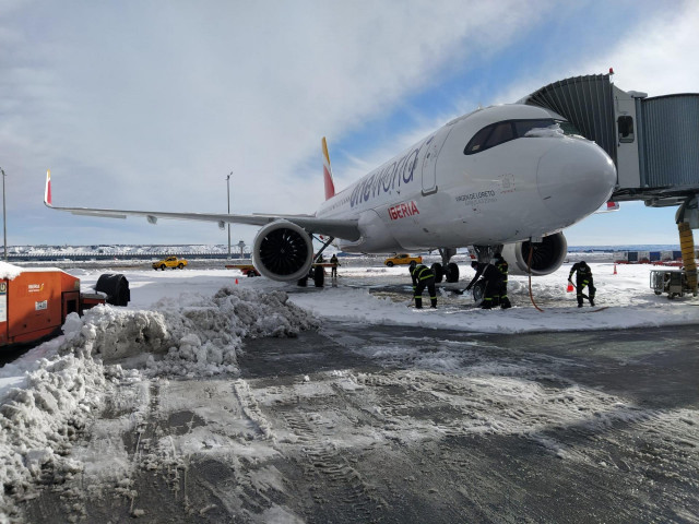 Imagen de un avión de Iberia en Barajas esta semana