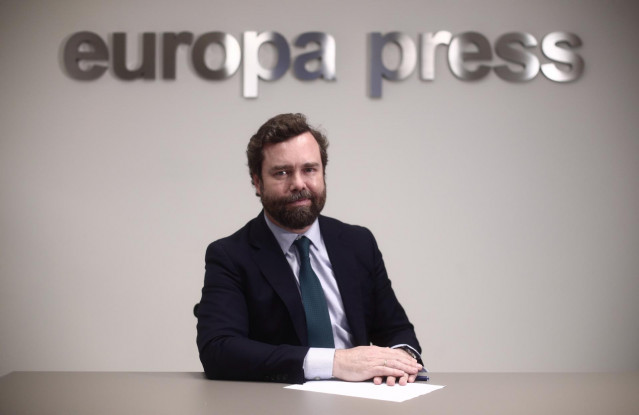 El portavoz de Vox en el Congreso, Iván Espinosa de los Monteros, posa tras una entrevista para Europa Press