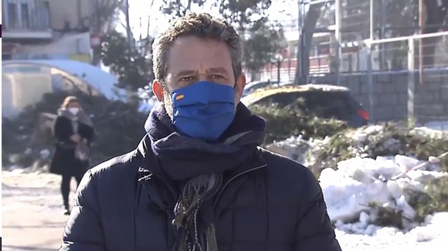 El vicesecretario de Participación del PP, Jaime de Olano, durante su visita a los municipios madrileños de Pinto y Parla para conocer los efectos de la nevada provocada por la borrasca 'Filomena'.