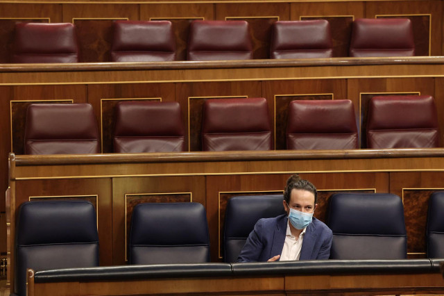 El vicepresidente segundo del Gobierno, Pablo Iglesias, en su escaño del Congreso