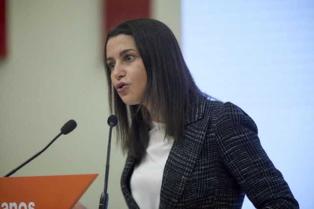 La presidenta de Ciudadanos, Inés Arrimadas, durante una rueda de prensa en la sede del partido en Madrid.