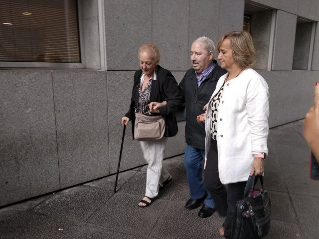 El ex lider del SOMA y ex senador socialista, José Angel Fernández Villa en las inmediaciones del juzgado.