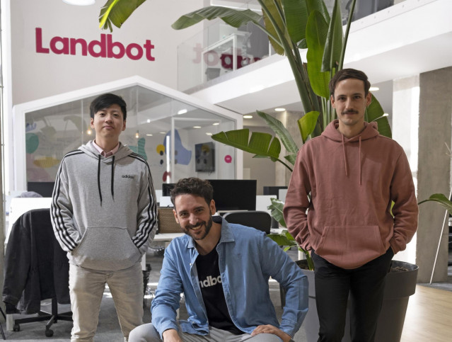Los cofundadores de Landbot: Jiaqi Pan, Fernando Guirao y Cristóbal Villar