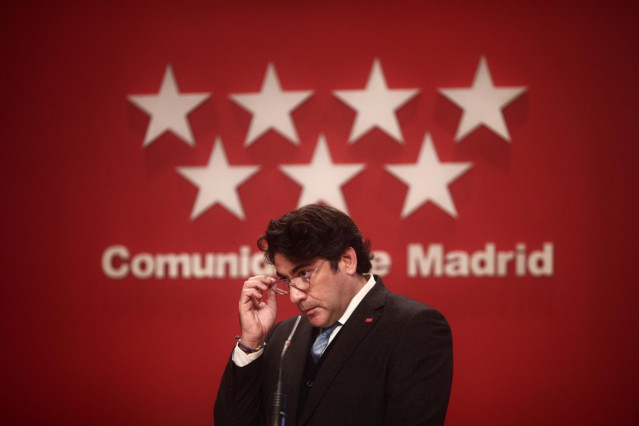 El consejero de Vivienda y Administración Local, David Pérez durante una rueda de prensa en la Real Casa de Correos, en Madrid (España), a 23 de diciembre de 2020. Durante la comparecencia se informará de las decisiones adoptadas en la reunión del Consejo