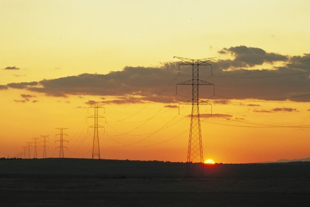 Recurso de electricidad, postes eléctricos