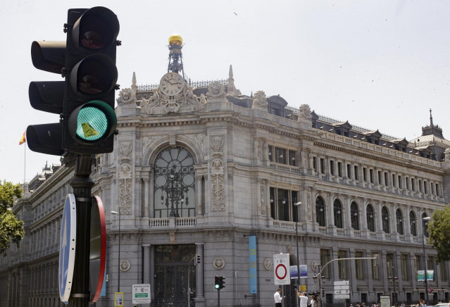 Fachada del edificio del Banco de España situada en la confluencia del Paseo del Prado y la madrileña calle de Alcalá.