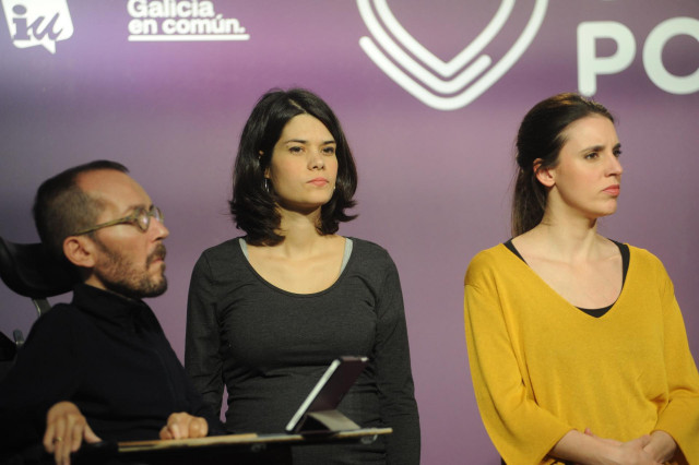 (I-D)  El secretario de Acción de Gobierno, Acción Institucional y Programa de Podemos, Pablo Echenique; la portavoz de Unidas Podemos en la Asamblea de Madrid, Isa Serra; y la dirigente de la formación morada, Irene Montero.