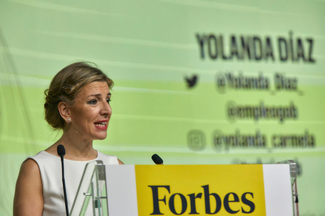 La ministra de Trabajo y Economía Social, Yolanda Díaz, interviene en la inauguración de una nueva edición de 'Forbes Power Summit Women 2021', en Madrid, (España), a 21 de enero de 2021. Esta IV edición de Forbes Power Summit Women, ‘Mujeres visionarias