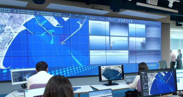 Sala de control con tecnología de Minsait.