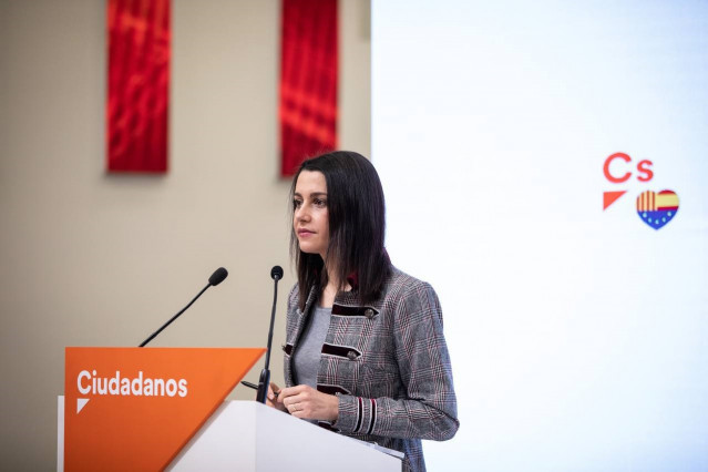 La presidenta de Ciudadanos, Inés Arrimadas, en rueda de prensa en la sede del partido.