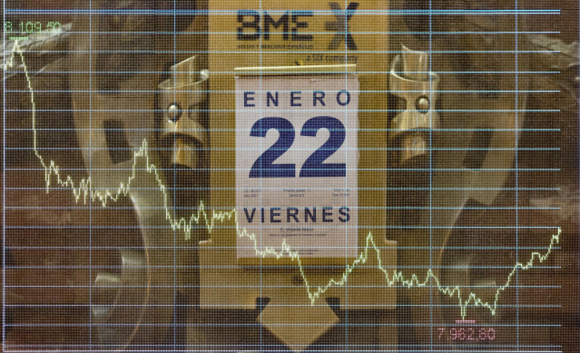 Calendario colocado en el Palacio de la Bolsa, en Madrid, (España), a 22 de enero de 2021.