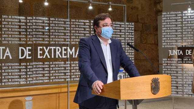 Imagen de archivo del presidente de la Junta de Extremadura, Guillermo Fernández Vara, en una rueda de prensa