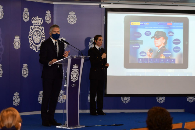 El ministro del Interior, Fernando Grande-Marlaska, en la presentación de la nueva web de la Policía Nacional