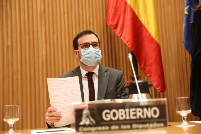 El ministro de Consumo, Alberto Garzón, comparece en la Comisión de Sanidad y Consumo celebrada en el Congreso de los Diputados, en Madrid, (España), a 27 de enero de 2021.