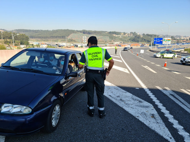 La Guardia Civil intercepta a un conductor ebrio en la AP-9 en Fene (A Coruña).