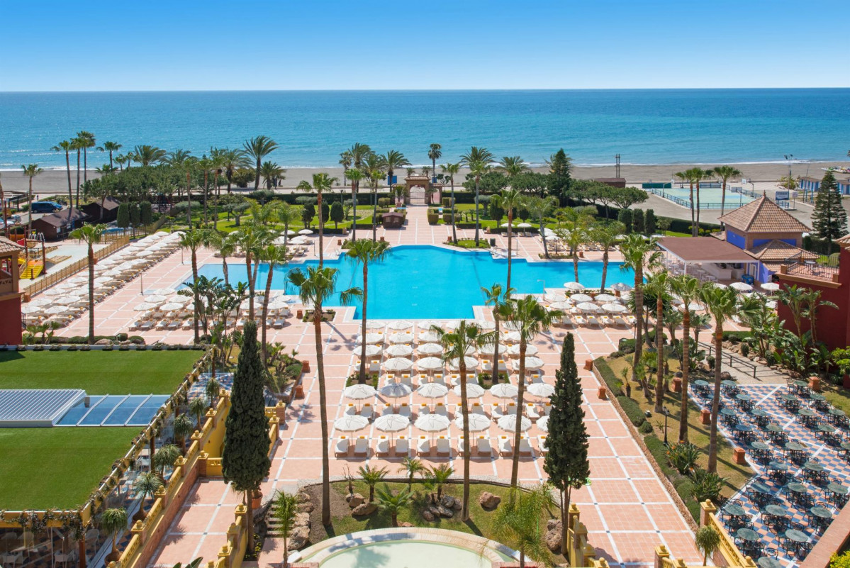 Málaga Playa hotel turismo piscina torrox viajeros turistas relax ocio verano