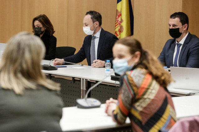 Verònica Canals, Xavier Espot y Jordi Gallardo en la reunión con los empresarios.