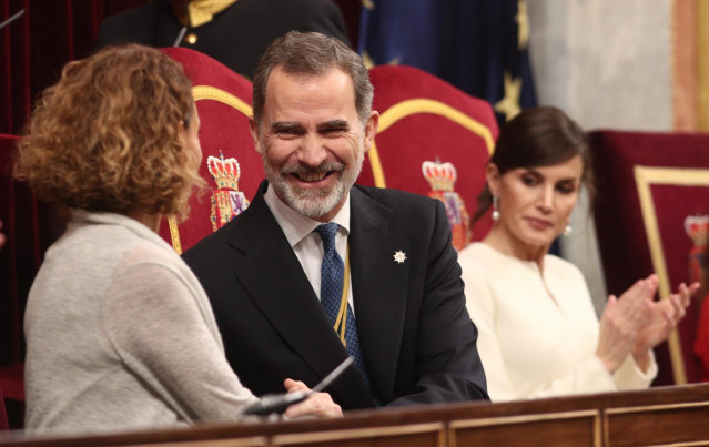 La presidenta del Congreso, Meritxell Batet; el Rey Felipe VI; y la Reina Letizia, en el Congreso de los Diputados en la última sesión solemne de apertura de la legislatura