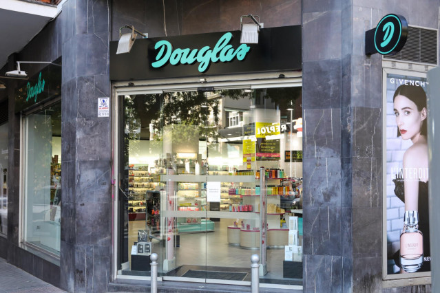 Archivo - Economía.- Aplazada la constitución de la mesa de negociación del ERE de Douglas, que afecta a 753 trabajadores