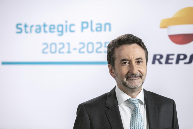 Archivo - Economía.- Repsol todavía no ha decidido entre una OPV o un socio para su negocio de renovables
