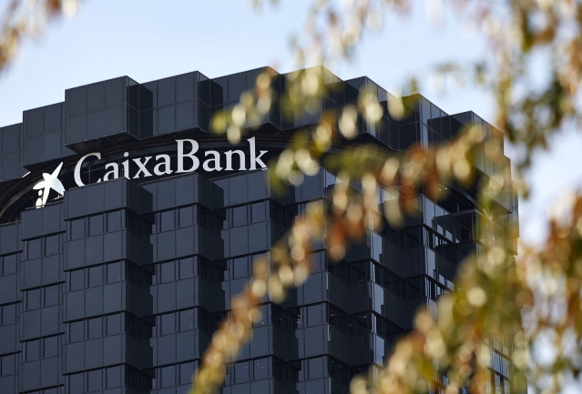 Archivo - La asede de Caixabank en Barcelona