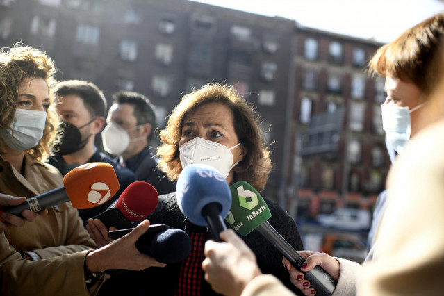 La vicepresidenta primera del Gobierno, Carmen Calvo, se dirige a los medios antes de la inauguración de la I Jornada de CIMA IMPULSA (Asociación de Mujeres Cineastas y Medios Audiovisuales).