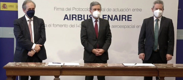 Firma del protocolo entre Airbus y Enaire.