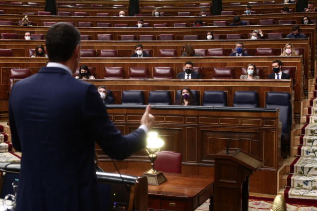 El presidente del Gobierno, Pedro Sánchez, interviene durante una sesión de Control al Gobierno en el Congreso de los Diputados, en Madrid, (España), a 24 de febrero de 2021. El pleno estará marcado por la intervención del presidente del Gobierno quien te