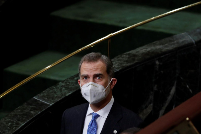 El rey Felipe VI durante una visita al hemiciclo del Congreso de los Diputados este martes con motivo del 40 aniversario del 23F