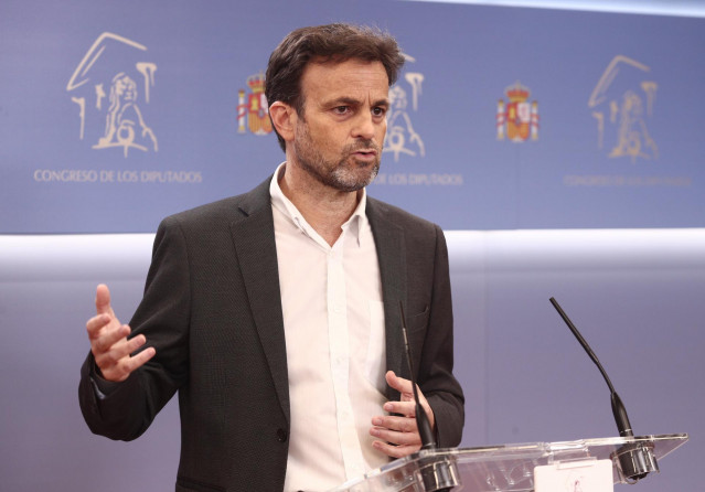 El presidente del grupo parlamentario de Unidas Podemos en el Congreso, Jaume Asens, durante una rueda de prensa posterior a una reunión de la Junta de Portavoces en el Congreso de los Diputados, en Madrid (España), a 16 de febrero de 2021.