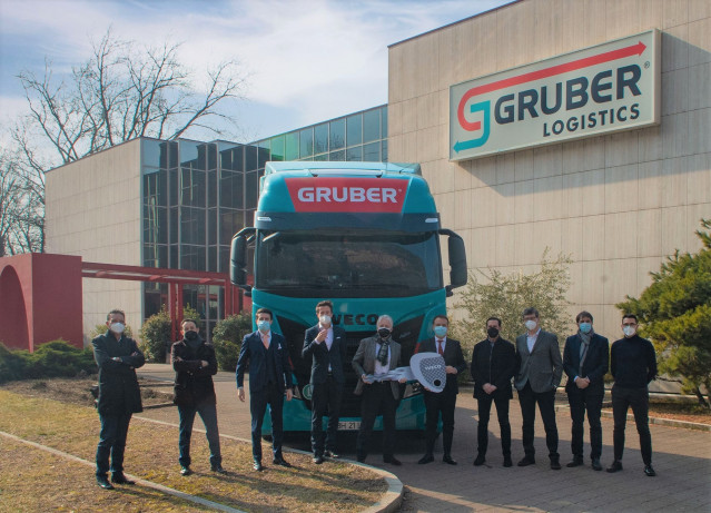 IVECO suministrará a la empresa italiana Gruber Logistics una flota de camiones IVECO S-Way para un transporte sostenible