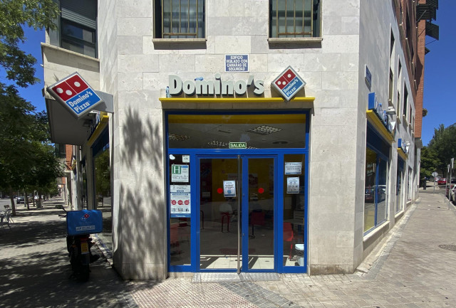 Archivo - Un establecimiento de Domino's Pizza en Madrid, a 17 de julio de 2020. La cadena de comida rápida registró un beneficio neto de 118,7 millones de dólares (103,9 millones de euros) en su segundo trimestre fiscal, finalizado a mediados de junio, l