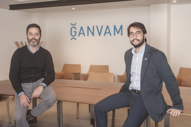 El consejero delegado de Free2Move, Ignacio Román, y el cofundador de Clicars, Carlos Rivera.