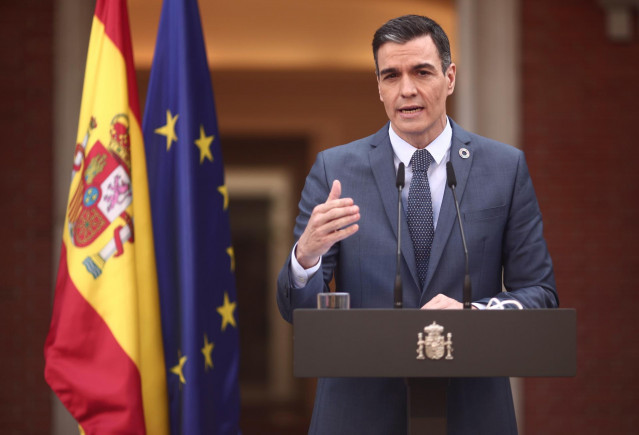 El presidente del gobierno, Pedro Sánchez, ofrece una rueda de prensa en Moncloa tras participar en la reunión del Consejo Europeo Extraordinario sobre el Coronavirus, en Madrid (España), a 26 de febrero de 2021. Esta es la primera vez desde finales de di