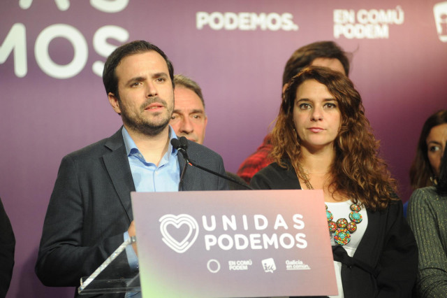 Archivo - El coordinador federal de IU y candidato de Unidas Podemos al Congreso por Málaga, Alberto Garzón y la candidata de Unidas Podemos al Congreso por Cádiz, Noelia Vera durante la noche electoral del 10N, en el Espacio Harley de Madrid (Foto de arc