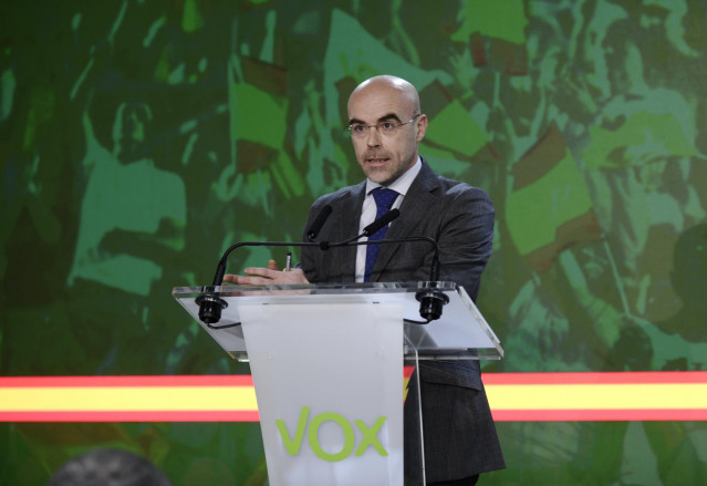 El vicepresidente de Acción Política y eurodiputado de Vox, Jorge Buxadé, en  rueda de prensa