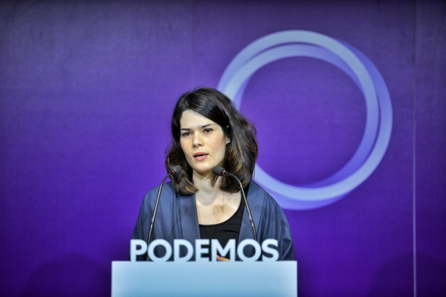 La portavoz de Podemos, Isa Serra, valora la actualidad política durante una rueda de prensa en la sede del partido.