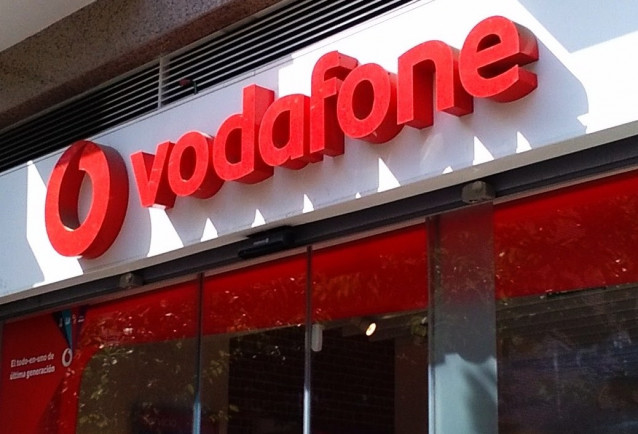 Archivo - Imagen de un letrero de Vodafone.