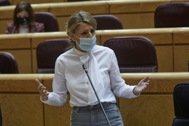 La ministra de Trabajo, Yolanda Díaz interviene durante una sesión de control al Gobierno en el Senado, en Madrid (España), a 2 de febrero de 2021.