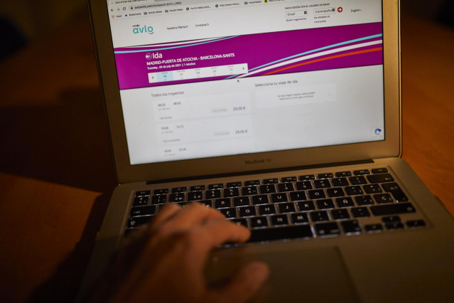 Archivo - Puesta a la venta de billetes de Avlo, de Renfe