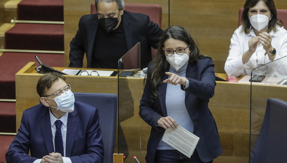 El presidente de la Generalitat, Ximo Puig y la vicepresidenta, portavoz y consejera de Igualdad y Políticas Inclusivas de la Generalidad Valenciana por Compromís, Mónica Oltra durante una Sesión