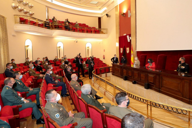 La ministra de Defensa, Margarita Robles, clausura el 'Curso de Actualización para el Desempeño de los Cometidos de Oficial General