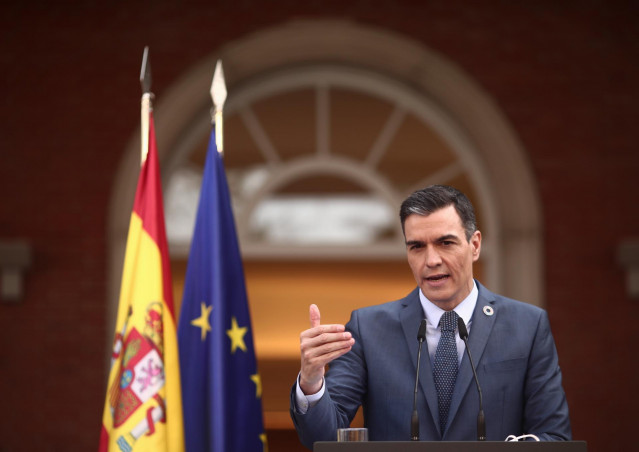 El presidente del gobierno, Pedro Sánchez, ofrece una rueda de prensa en Moncloa