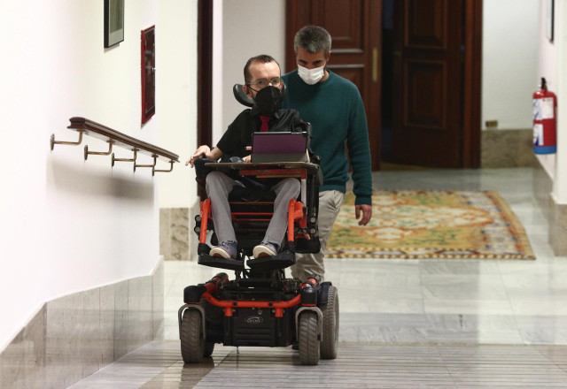 El portavoz parlamentario de Unidas Podemos, Pablo Echenique, se dirige a una Junta de Portavoces convocada en el Congreso de los Diputados, en Madrid, (España), a 2 de febrero de 2021.