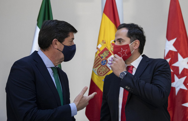 El vicepresidente de la Junta de Andalucía, Juan Marín, y el vicepresidente de la Comunidad de Madrid, Ignacio Aguado, este viernes en Sevilla.