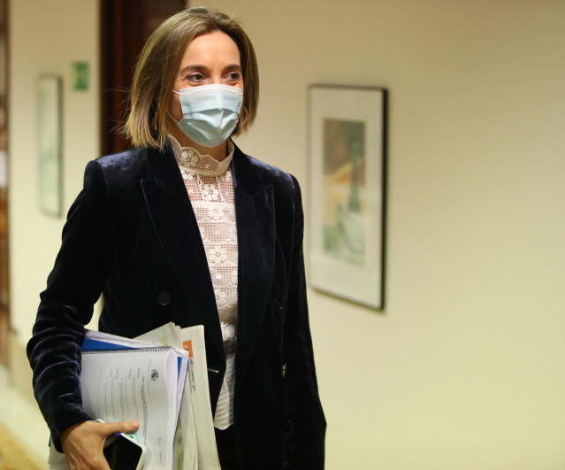 La portavoz del PP en el Congreso de los Diputados, Cuca Gamarra, se dirige a una rueda de prensa tras participar en una sesión de la Junta de Portavoces celebrada en el Congreso de los Diputados, en Madrid, (España), a 2 de marzo de 2021.