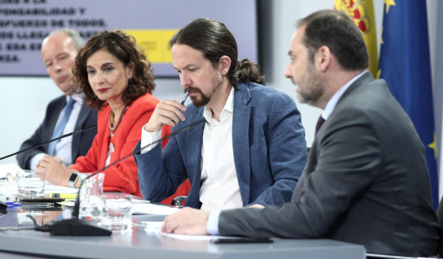 Archivo - El ministro de Justicia, Juan Carlos Campo; la ministra de Hacienda, María Jesús Montero; el vicepresidente de Derechos Sociales, Pablo Iglesias, y el ministro de Transportes, José Luis Ábalos, durante la rueda de prensa posterior al Consejo de