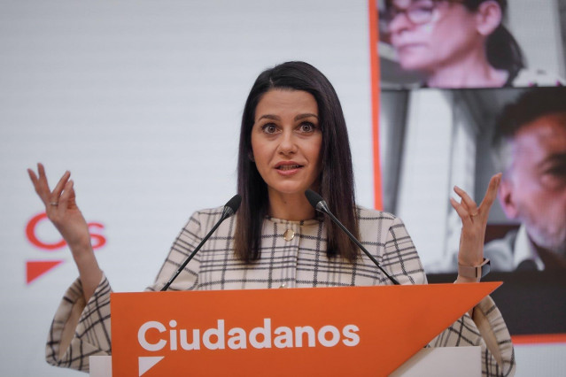La presidenta de Ciudadanos, Inés Arrimadas, en rueda de prensa tras una reunión del Comité Permanente del partido
