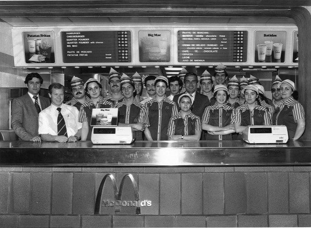 Inauguración del primer McDonald's en España situado en la Gran Vía de Madrid
