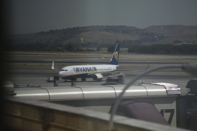 Archivo - Aviones de Ryanair en el Aeropuerto de Madrid-Barajas Adolfo Suárez.